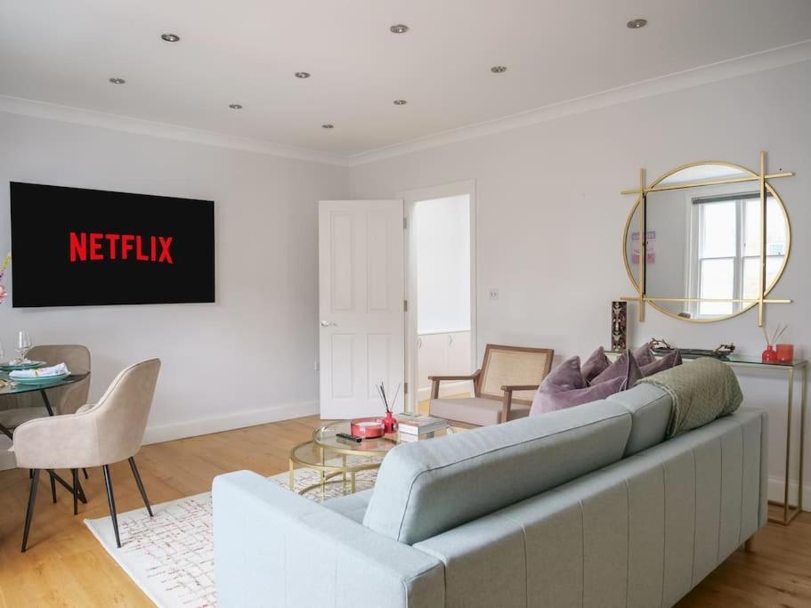 Charming One Bedroom Flat On Portobello Road Apartment London