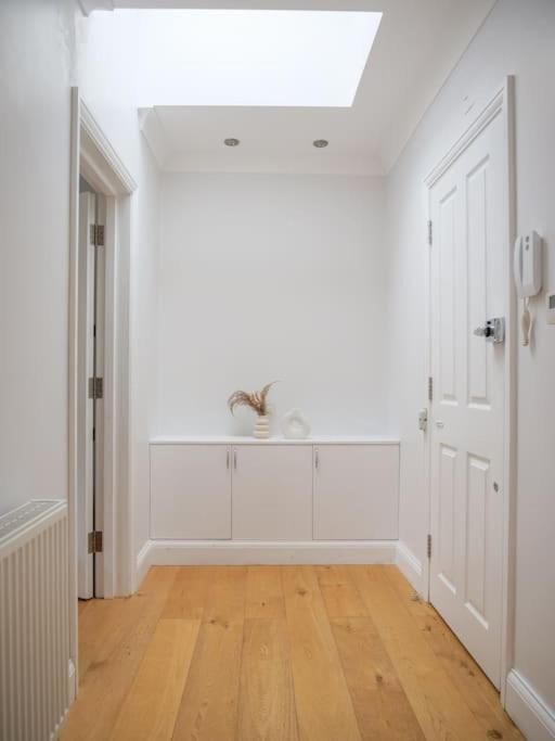 Charming One Bedroom Flat On Portobello Road Apartment London